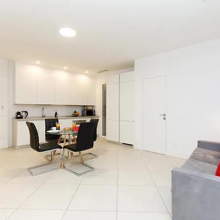 Appartement, Plein Coeur De Cannes, 70m Du Palais * Cannes