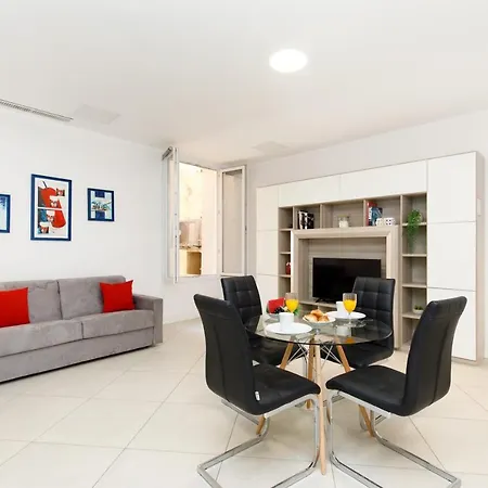 Appartement, Plein Coeur De Cannes, 70m Du Palais Appartement