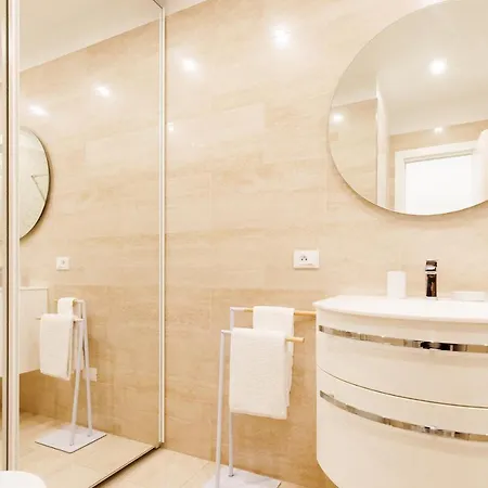Appartement Appartement, Plein Coeur De Cannes, 70m Du Palais